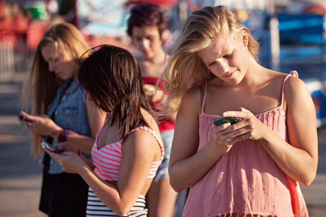 adolescenti-whatsapp-facebook