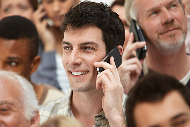 Eurispes: gli italiani sempre più connessi, ma preferiscono ancora telefonare