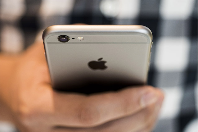 Strage di San Bernardino, un giudice ordina ad Apple di decrittare l'iPhone del killer