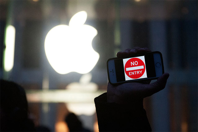 San Bernardino, l'FBI ammette l'errore: "Abbiamo bloccato definitivamente l'iPhone"