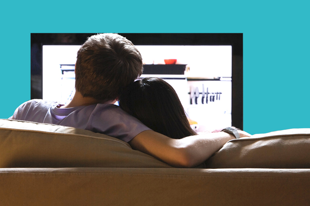 Facciamo meno sesso e la colpa è degli smartphone (e di Netflix)