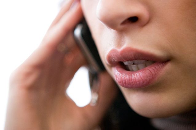 Truffe telefoniche, non rispondete a questi numeri: svuotano il conto in banca