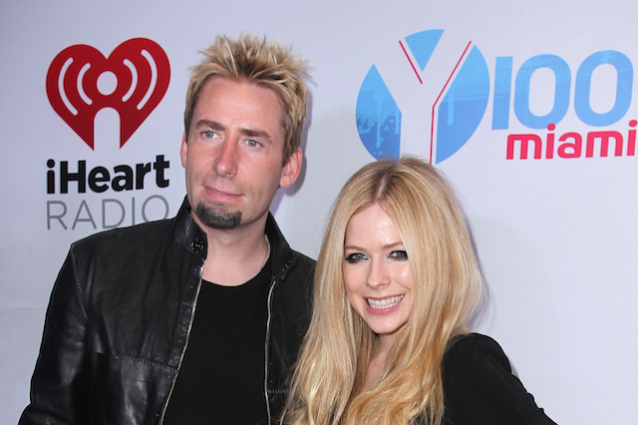Avril Lavigne contro Mark Zuckerberg: "Non fare il bullo con i Nickelback"