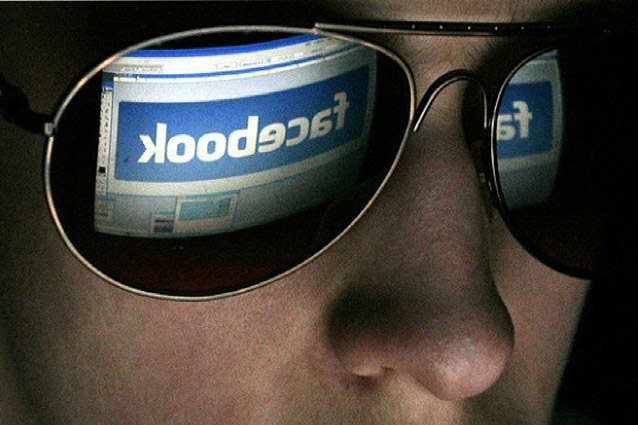 Facebook, chiunque può spiare gli altri utenti: ecco come