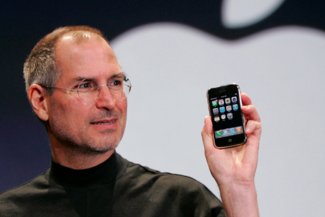 L'iPhone compie 10 anni, il dispositivo che ha reinventato il telefono