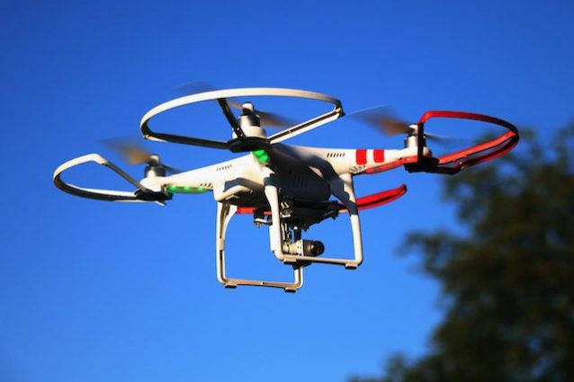 Perde il controllo del drone e ferisce una donna: pilota condannato ad un mese di prigione