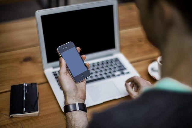 Wikileaks: “Così l’FBI spia i vostri iPhone e Mac”