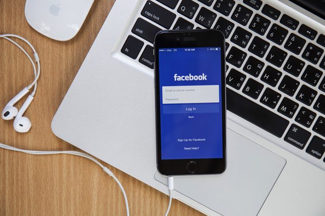 Multa dell’Antitrust Ue a Facebook: 110 milioni di euro per aver condiviso i dati con WhatsApp