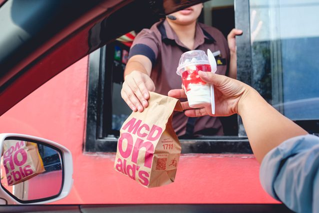 A 8 anni impara a guidare con dei video su YouTube: ruba l'auto del padre e va al fast food