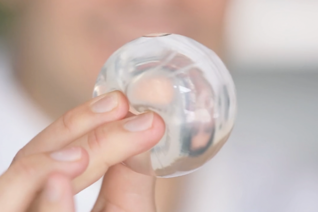 Addio bottiglie di plastica: in futuro si berranno "caramelle" d'acqua
