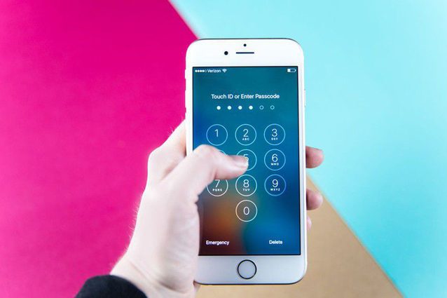 Con i sensori dello smartphone possono rubarti PIN e password: ecco come difendersi