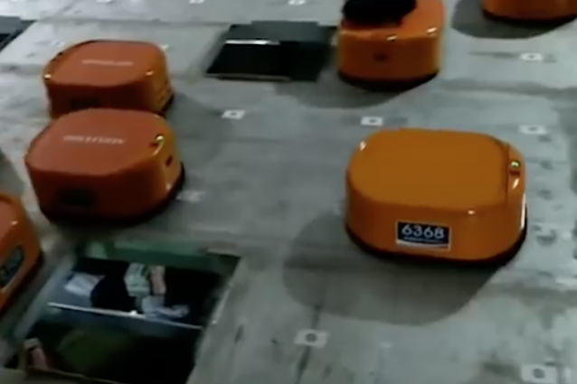 Un'azienda cinese ha assunto un esercito di robot (al posto degli umani)