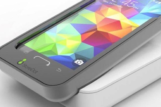 Questo smartphone si ricarica in 5 minuti e arriverà nel 2018