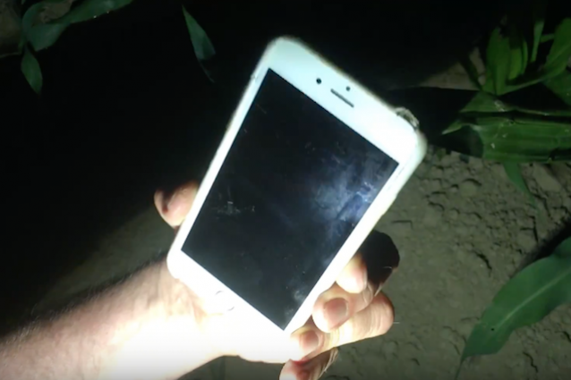 Torino, iPhone cade dall'aereo a 400 metri di altezza e sopravvive senza danni