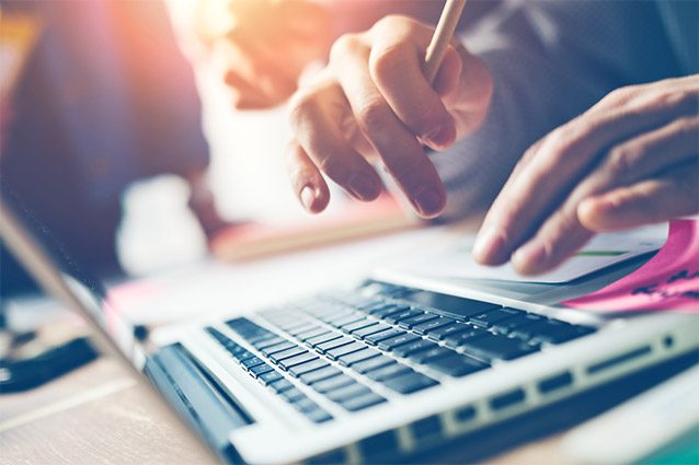 Cambia la Web tax, l'imposta scende al 3% e non colpirà l'e-commerce Cambia la Web tax, l'imposta scende al 3% e non colpirà l'e-commerce