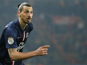 Francia, Zlatan Ibrahimovic prende un voto durante le elezioni a Sainte-Florine