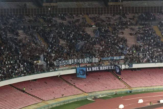 La Curva esalta il tecnico del Napoli: 'Sarri uno di noi'
