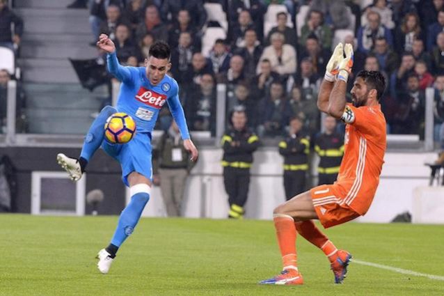 Callejon segna, ma il gioco è fermo