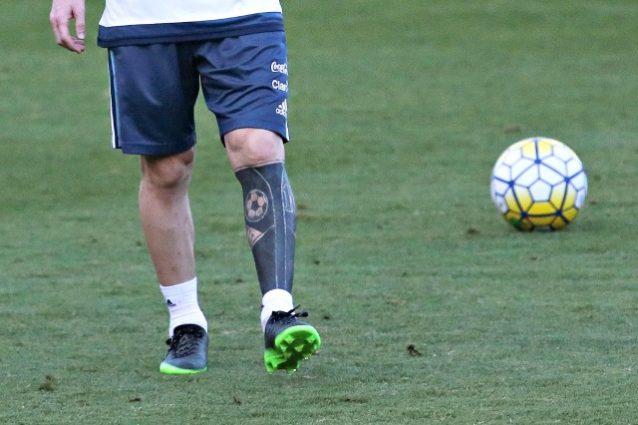 il nuovo tatuaggio di messi un calzettone sulla pelle il nuovo tatuaggio di messi un calzettone sulla pelle