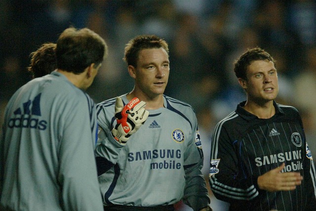 File photo dated 14-10-2006 of Chelsea's Wayne Bridge stands alongside temporary goalkeeper John Terry PRESS ASSOCIATION Photo. Issue date: Sunday January 31, 2016. Captain John Terry has announced he will leave Chelsea at the end of the season after the club informed him they would not be renewing his contract. See PA story SOCCER Chelsea. Photo credit should read Matthew Fearn/PA Wire.
