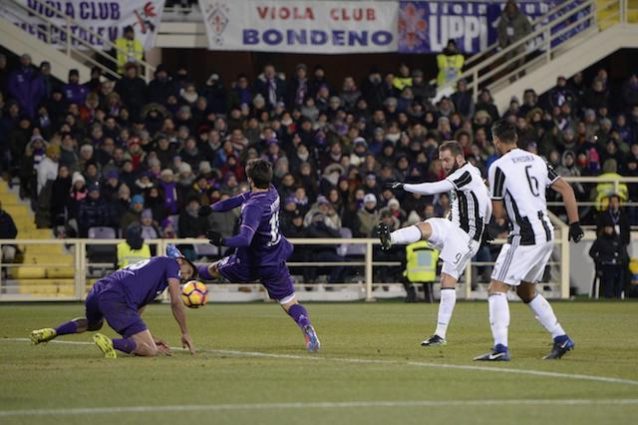 Occasionissima per la Juve. Proteste di Higuain