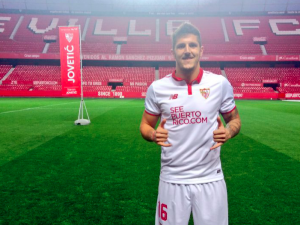 Jovetic abbraccia il Siviglia e dimentica l'Inter: "In Spagna per rilanciarmi"