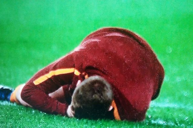 Paura per De Rossi in riscaldamento