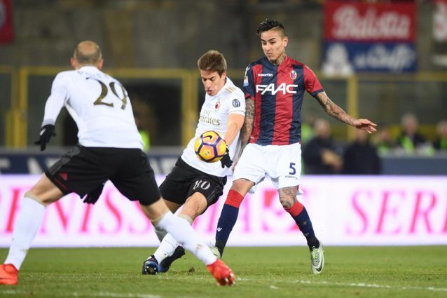 Il Milan, in 9, vince 1-0 a Bologna