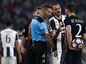 Mani di De Sciglio, non era rigore: Massa e Doveri puniti per l'episodio di Torino