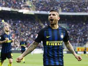 Fantacalcio, difensori e centrocampisti goleador: balzo di Banega, Mertens vola