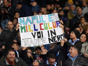 Napoli, agguato militare ad un bus di bianconeri: sassi, spranghe e speronamenti