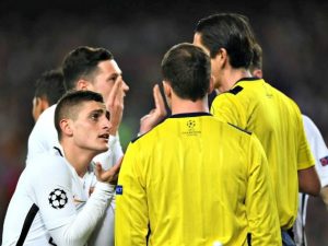 Psg, dossier alla Uefa sugli episodi dubbi del 6-1 di Barcellona