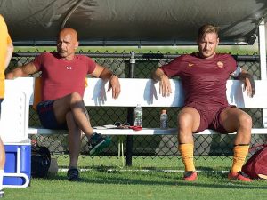 Roma: Spalletti chiede a Totti di entrare, ma il capitano si rifiuta per il mal di schiena