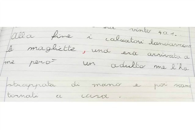 Rubano a un bimbo la maglia lanciata in tribuna, lo scrive in un tema