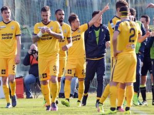 Serie B, il Verona espugna Brescia e raggiunge in vetta Spal e Frosinone