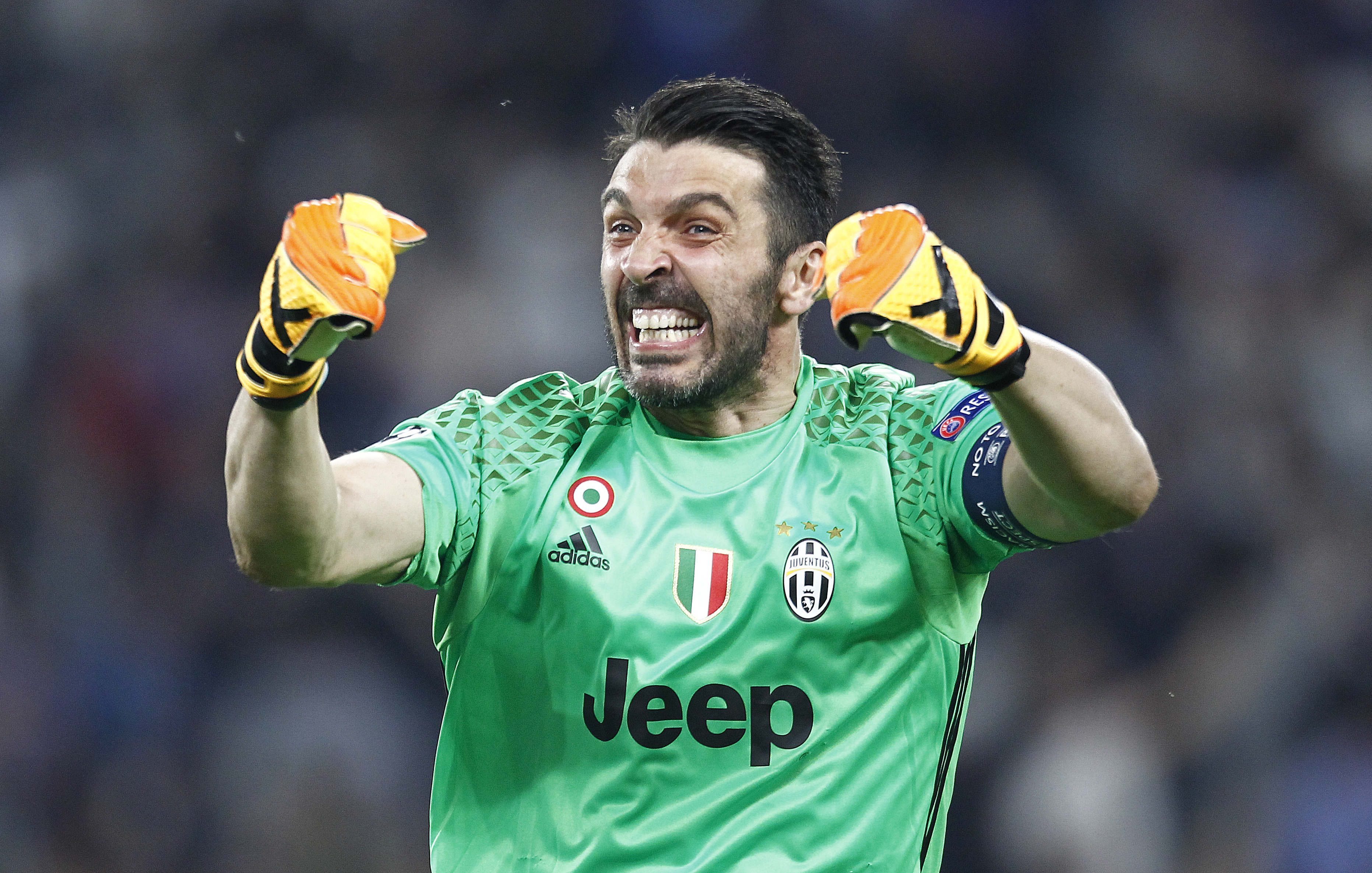 Buffon, la classe non ha età: le sue parate valgono un gol