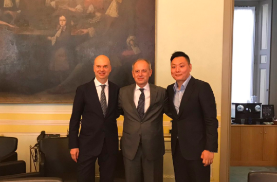 Marco Fassone, David Han e Danilo Pellegrino, ad di Fininvest. Nella foto di Auro Palomba.