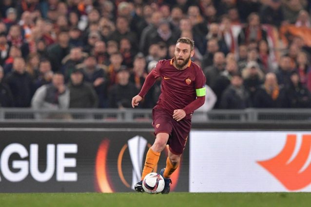Roma, distorsione alla caviglia: De Rossi salta l'Atalanta
