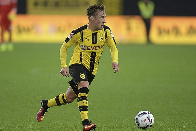 Il terzino destro del Borussia Dortmund Felix Passlack