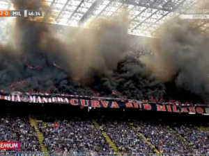Coreografia dei tifosi rossoneri