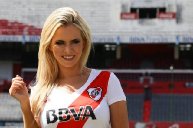 Bionda, avvocatessa, speaker del River: splendida Alejandra, conquista l'Argentina