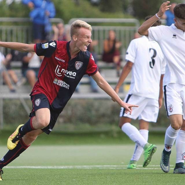 Nicholas Pennington del Cagliari