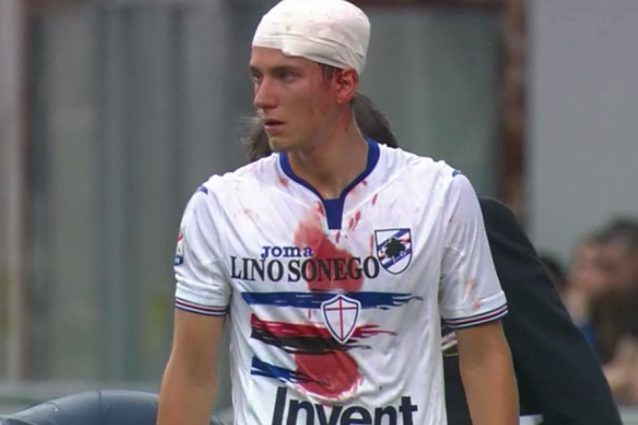 Praet infortunio e maglia sporca di sangue. Scena pulp a Reggio