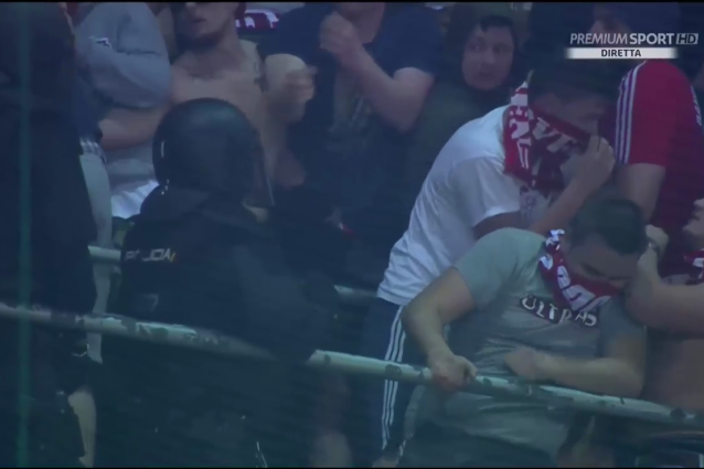 Incidenti a Madrid, tensione tra tifosi Bayern e polizia
