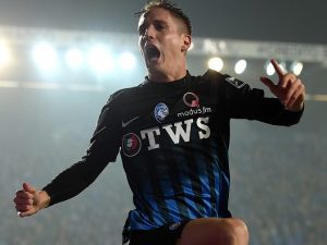 Milan, Andrea Conti mette un 'like' alla nuova maglia rossonera: accordo vicino?