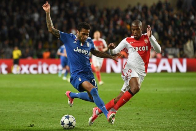La figlia del portiere del Perù esalta Dani Alves, il papà la bacchetta: "Non stavi studiando?"
