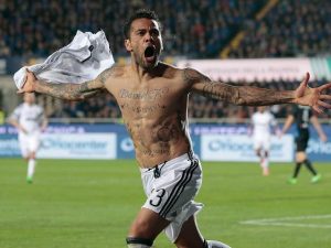 25 titoli, Dani Alves è il più vincente d'Europa: e se arrivano scudetto e Champions...