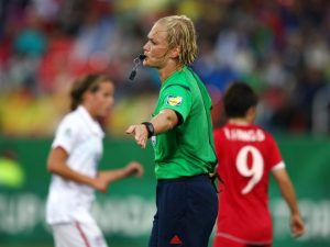 Germania, Bibiana Steinhaus sarà il primo arbitro donna della Bundesliga