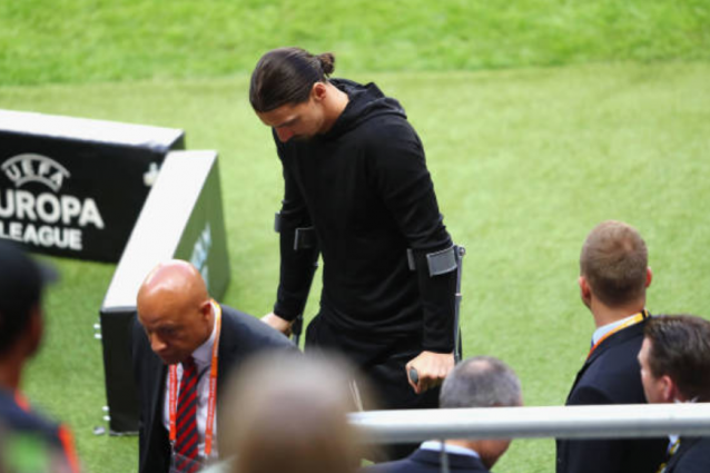 Ibra in stampelle nel 'suo' stadio, la Zlatan Arena