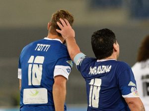 Anche Maradona elogia Totti: "E' il Re di Roma, il giocatore migliore che abbia mai visto"